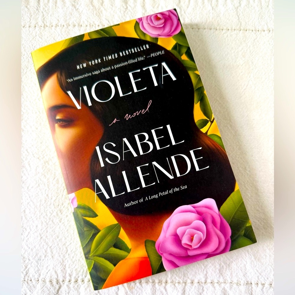 Violeta by Isabel Allende Paperback English